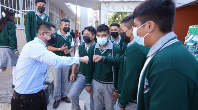 Gestionamos en Emiliano Zapata espacios dignos para la educación de los jóvenes: Erick Ruíz