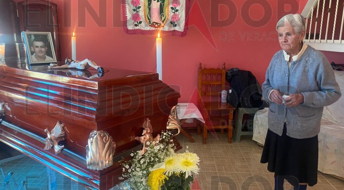 En Banderilla, familiares despiden a Óscar, Policía Estatal asesinado durante balacera en Córdoba