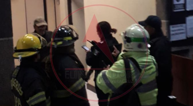 Rescatan a familia xalapeña atrapada en elevador de la Torre Hakim