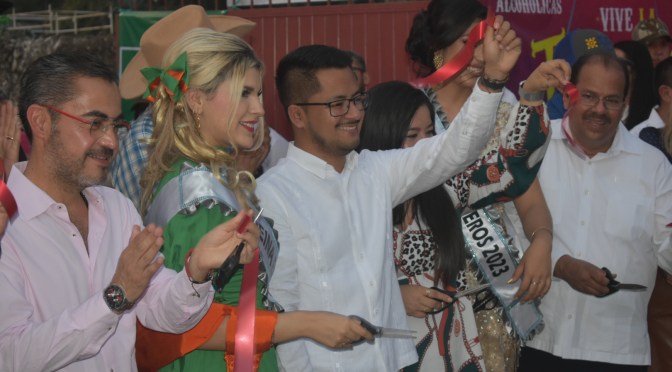 ¡Esto es Carrizal! Alegría, Trabajo y Abrazos; Erick Ruíz inaugura Expo Feria con gran presentación