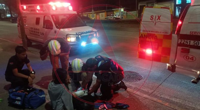 Automóvil choca a pareja de motociclistas en la Av. Lázaro Cardenas de Xalapa