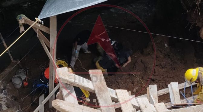 Alud de tierra sepulta a un albañil en la colonia Lomas del Estadio en Xalapa