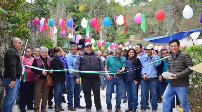 Inaugura Balbino Castillo calles en Jilotepec.