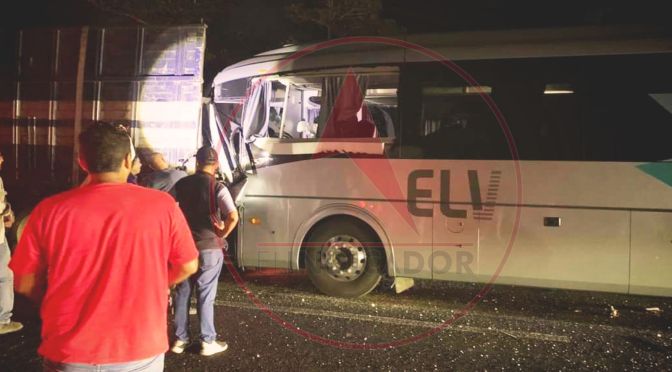Accidente vehicular en Puente Nacional deja ocho heridos