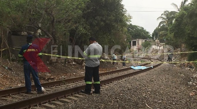 Hallan a un hombre sin vida entre las vías del ferrocarril en Cardel