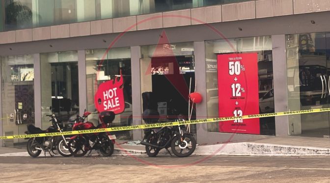 Intento de asalto a muebleria de Plaza Cristal en Xalapa