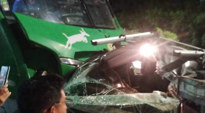 Se registra aparatoso accidente sobre la carretera Veracruz Xalapa a la altura del centro comercial Las Americas.