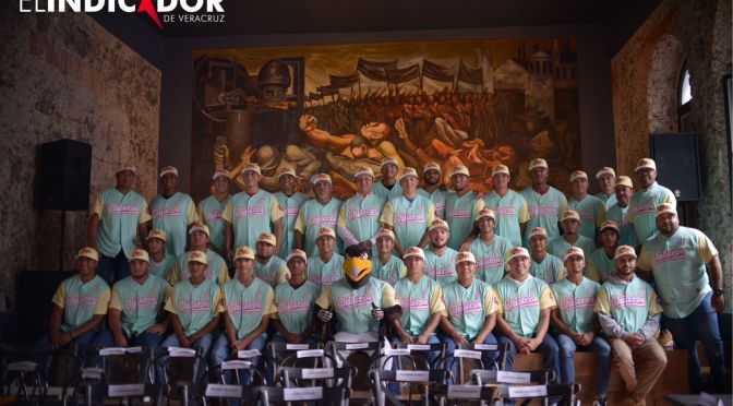 El Águila rinde tributo a ciudad de Xalapa.