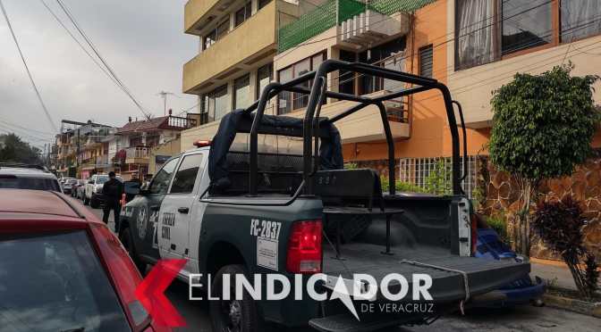 Movilización policiaca por granada en céntricas calles de Xalapa.