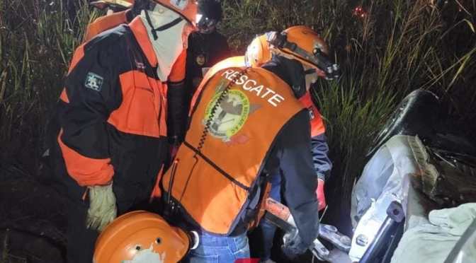 Muere hombre prensado en volcadura en Emiliano Zapata, durante la madrugada.