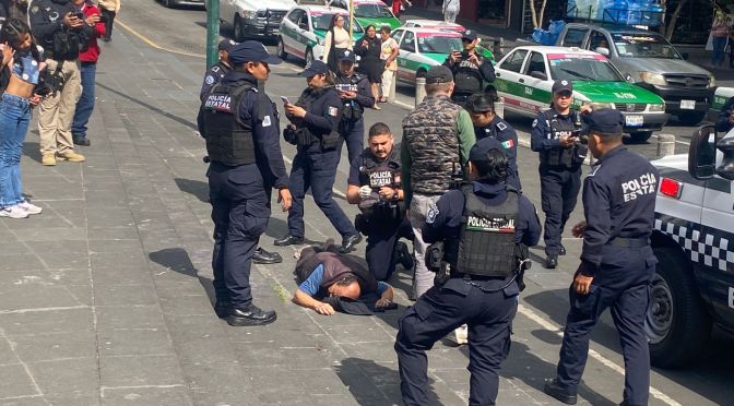 Se desvanece hombre en centro de Xalapa.