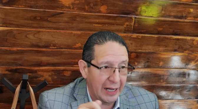 Directora del CBTIS 13 acusada de tomar decisiones por su propia cuenta com recursos dados por padres de familia.