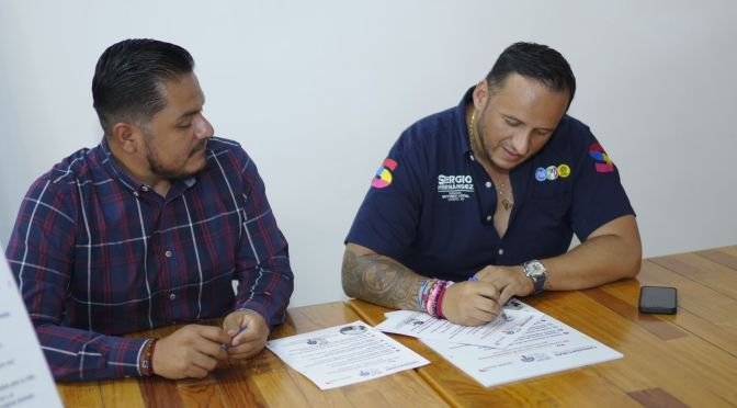 El candidato Sergio Hernández firma 8 compromisos por la niñez y juventud