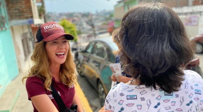 Ana Miriam Ferráez continúa su recorrido por calles y colonias de Xalapa.