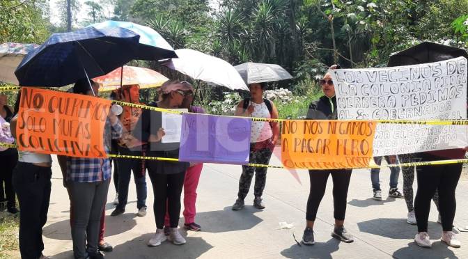 Colonos bloquean paso al relleno sanitario El Tronconal ante la falta de gestión de red eléctrica de CFE.