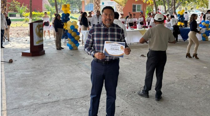 EL ARQUI, RECIBE RECONOCIMIENTO POR PARTE DE AUTORIDADES EDUCATIVAS DEL CBTA 277 DE CARRIZAL