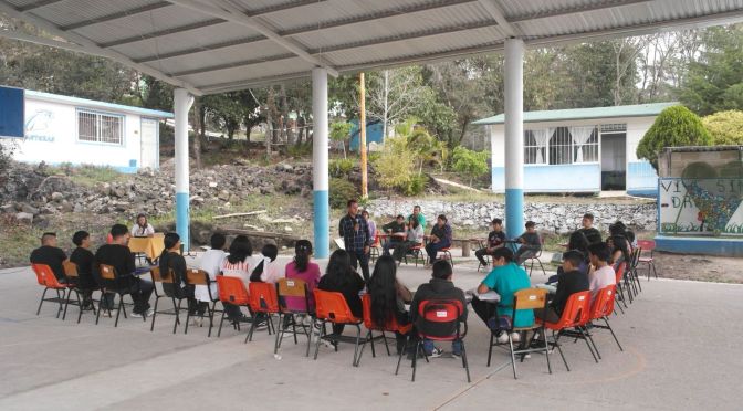 Con historias que trascienden, así es como el periodista Ángel Hernández motiva a jóvenes para cumplir sus sueños