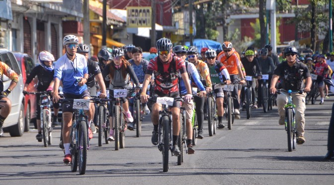 Celebran el Día Mundial de la Bicicleta con rodada masiva en Xalapa