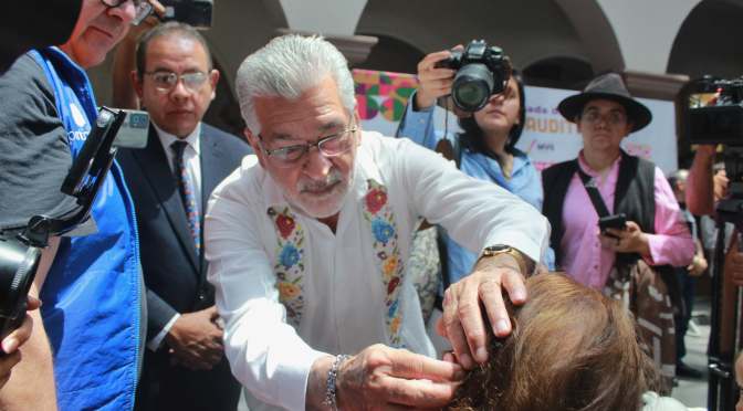 Ayuntamiento y DIF Xalapa impulsa inclusión con entrega de aparatos auditivos