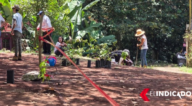 Recuperan vecinos de El Haya la orilla del río Sedeño; proyectan parque comunitario