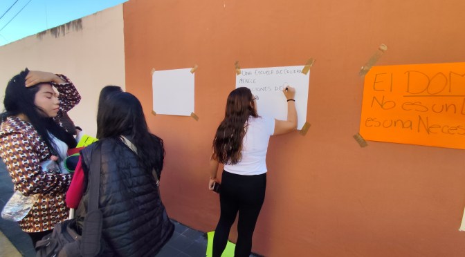 Padres toman kínder en Xalapa; exigen domo prometido desde hace ocho años