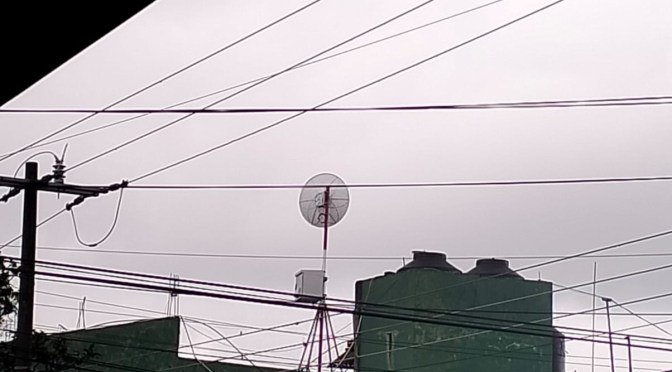 Vecinos de la colonia Progreso en Xalapa denuncian fallas de señal tras instalación de antena