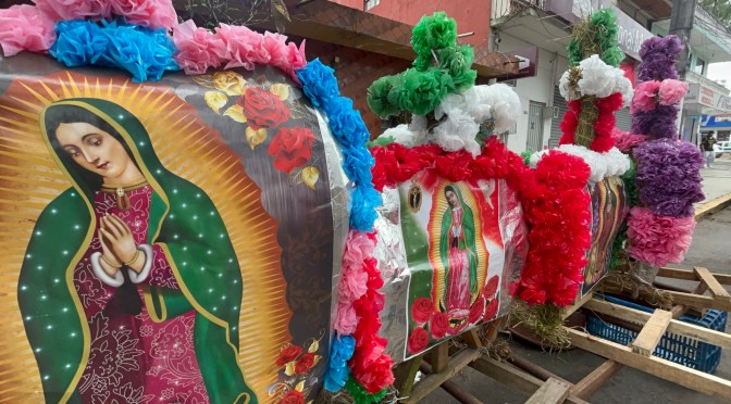 Comerciantes de coronas reportan alta demanda por la Virgen de Guadalupe