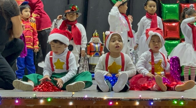 Niñas y niños del Jardín de Niños “Los Pinos” llenan de color y tradición el Festival Navideño 2025 en Banderilla