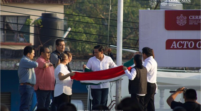 Encabeza Fernando Hernández Spinoso primer Lunes Cívico de su administración en Cerro Azul