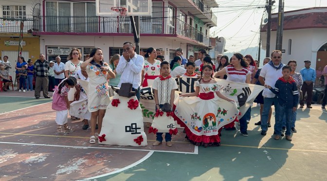 Yecuatla preserva su identidad con el tradicional Carnaval del Torito