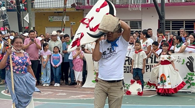 En&nbsp;Yecuatla&nbsp;no caminan… danzan: el Carnaval del Torito, una tradición viva que supera el siglo