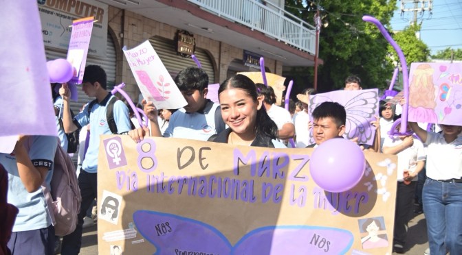 Para conmemorar el 8M, realizan caminata «Unidos por ellas» en San Andrés Tuxtla&nbsp;