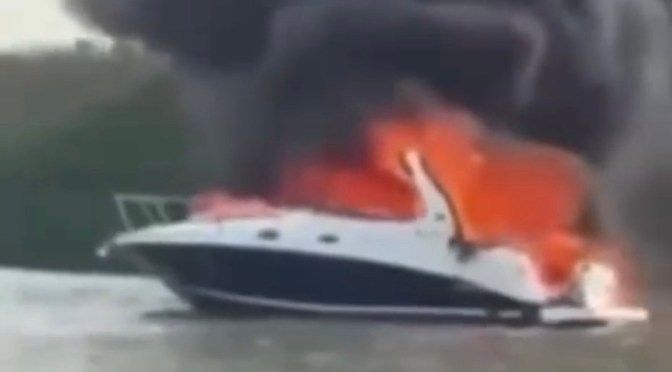 Identifican al propietario del yate incendiado en Boca del Río