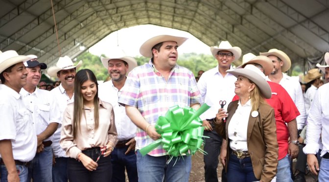 Participa el alcalde Roberto San Román en el 11.º Tianguis Ganadero de Tantoyuca