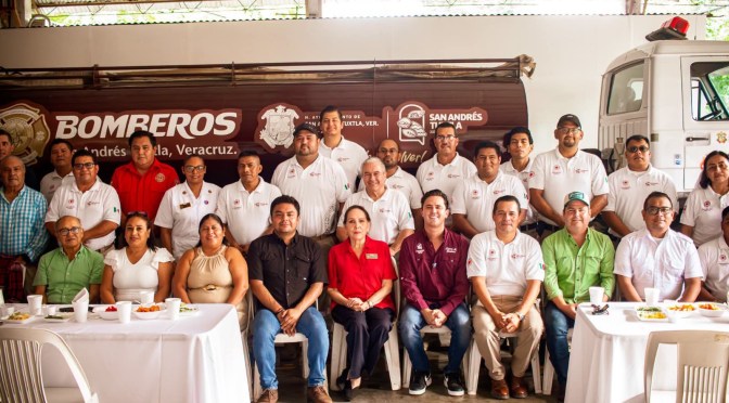Reconoce Ayuntamiento de San Andrés Tuxtla trayectoria y entrega del Cuerpo de Bomberos