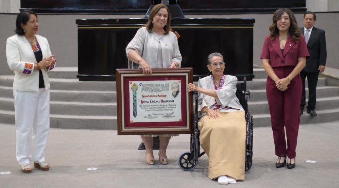 Congreso de Veracruz entrega Medalla “Heberto Castillo” a Gloria Sánchez
