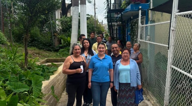 “Aquí no vemos colores”: Clarissa López recorre más de 45 colonias de Xalapa