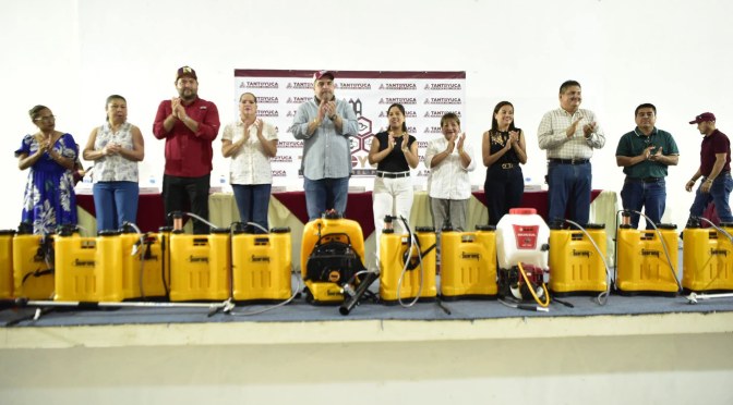 Entrega alcalde Roberto San Román apoyos a productores de maíz y agencias municipales de Tantoyuca
