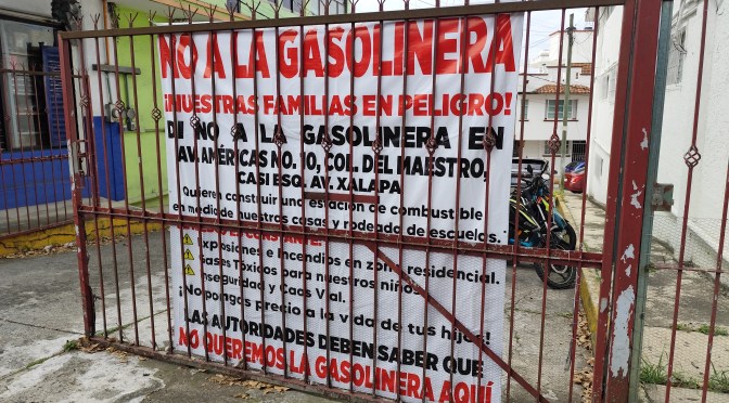 Vecinos de la colonia Maestros expresan preocupación por posible instalación de gasolinera en Xalapa